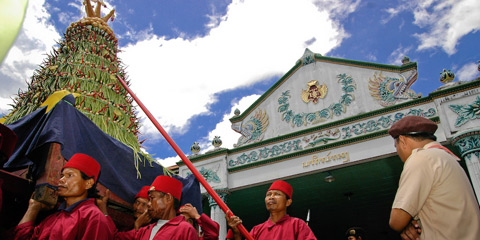 Grebeg Maulud Feierlichkeiten - Im Bild der Gunungan